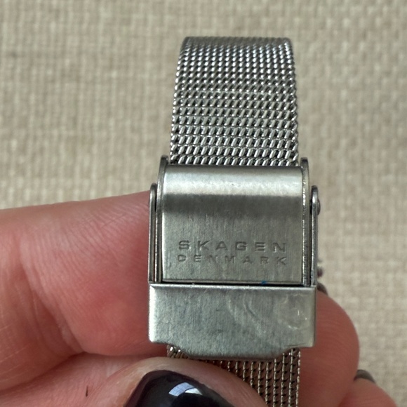 Skagen Denmark Classic Mesh Stainless Steel Swarovski Crystal Ladies Watch 25mm - Picture 4 of 6